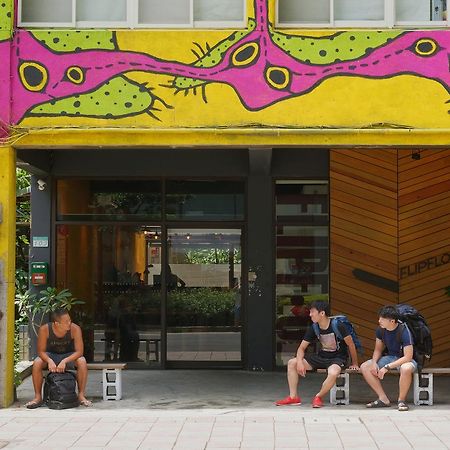 Flip Flop Hostel - Main Station Taipei Extérieur photo