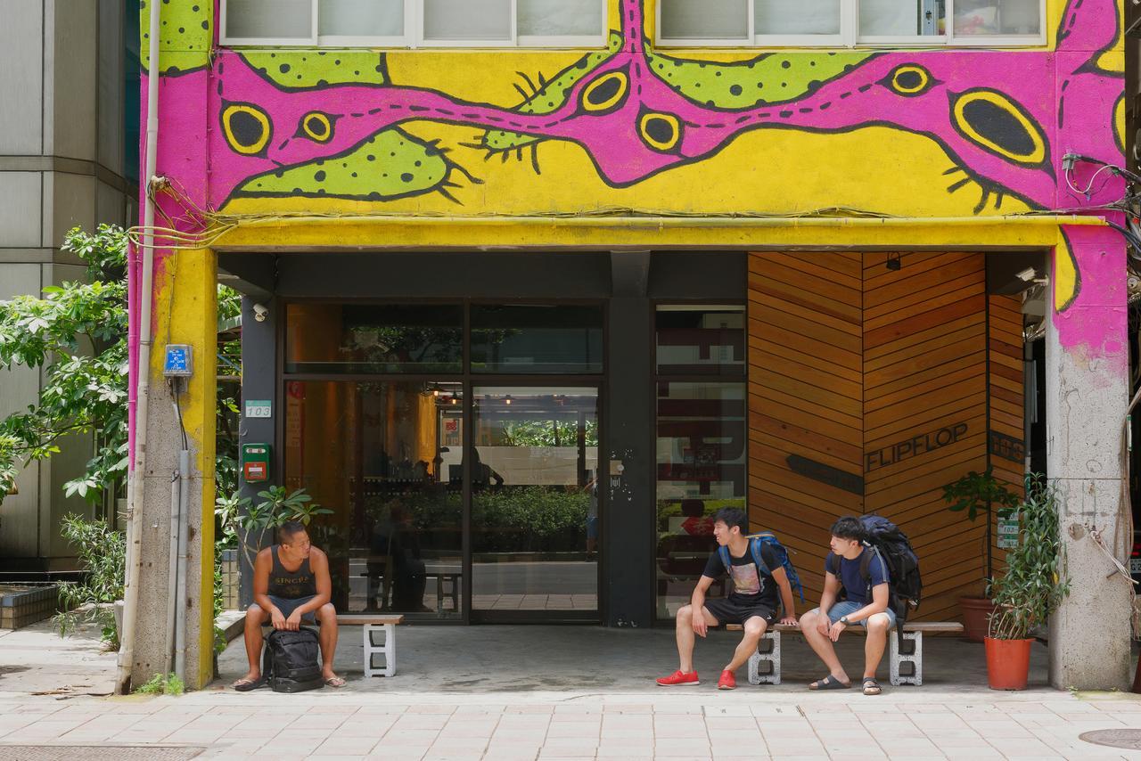 Flip Flop Hostel - Main Station Taipei Extérieur photo