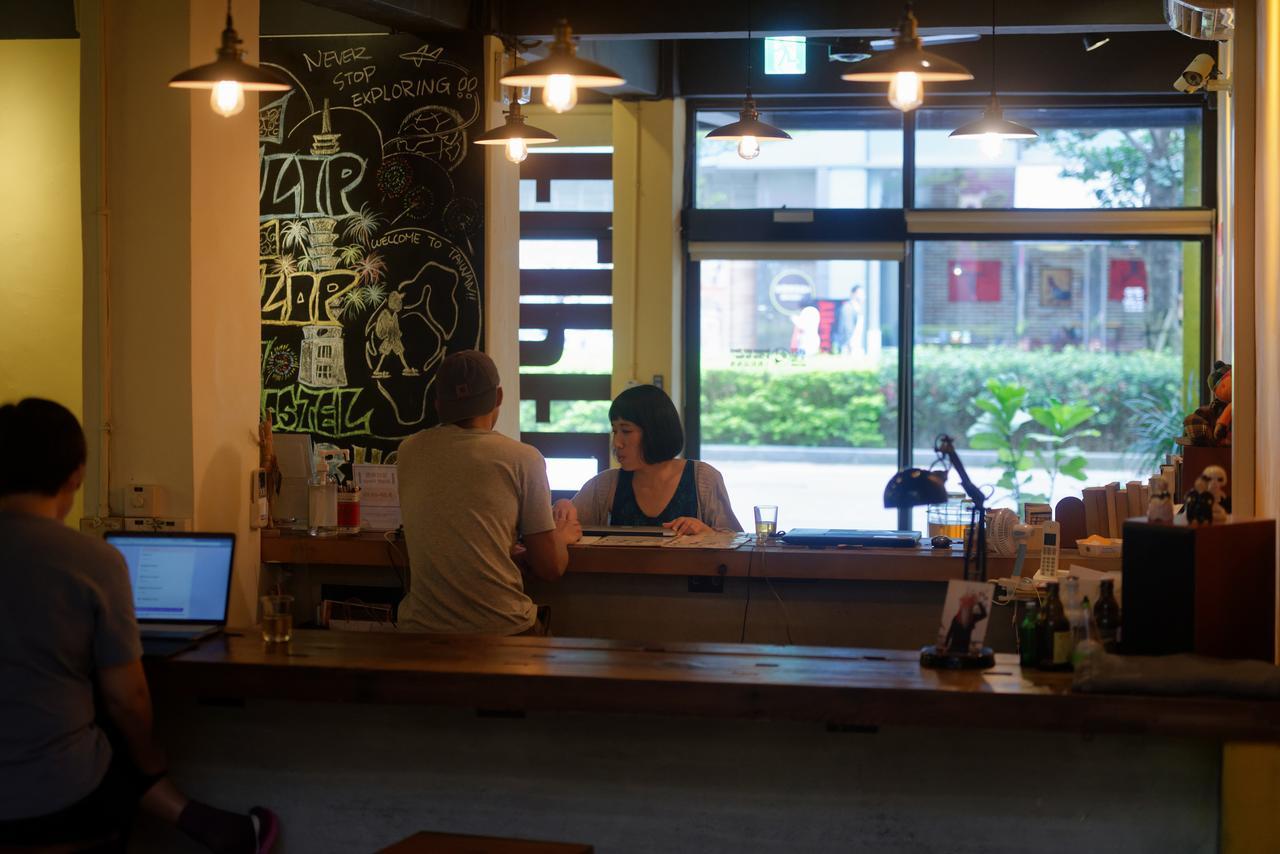 Flip Flop Hostel - Main Station Taipei Extérieur photo