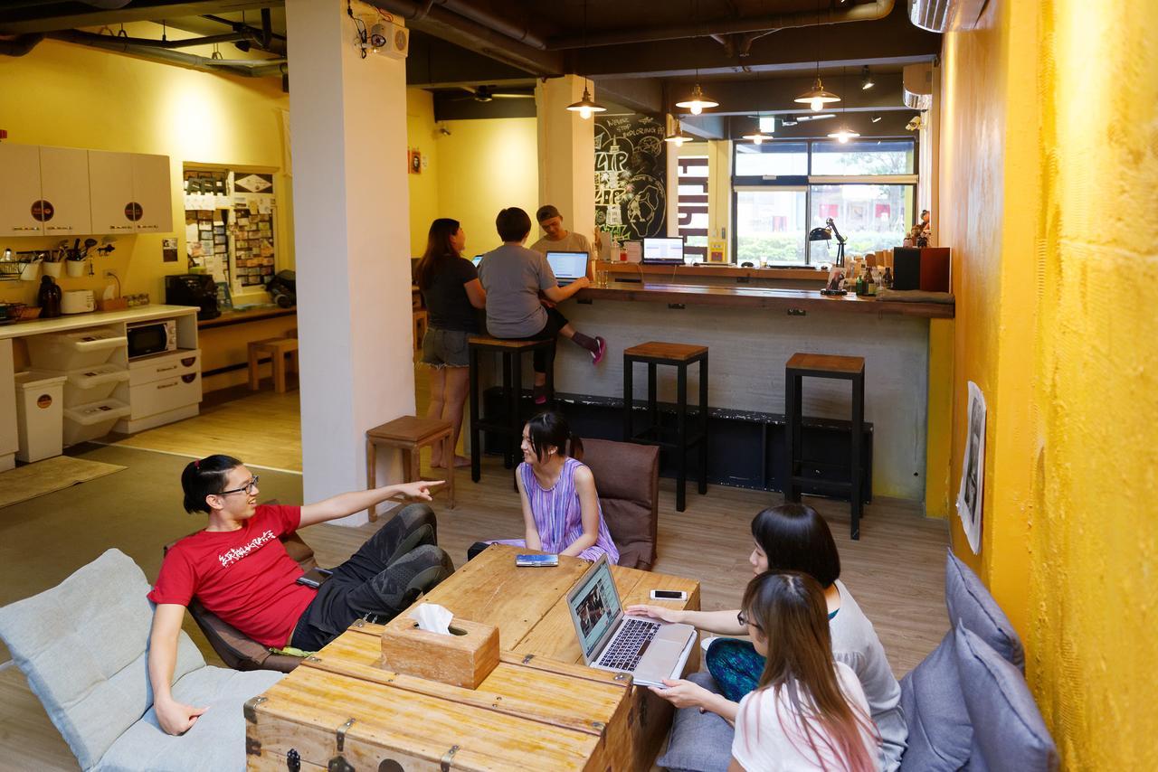 Flip Flop Hostel - Main Station Taipei Extérieur photo