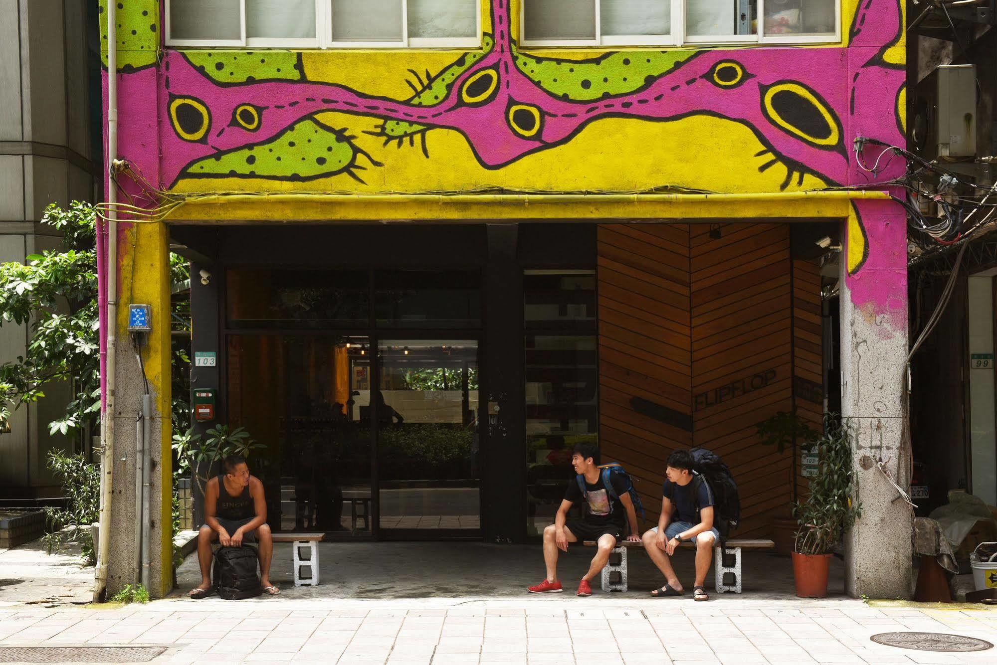 Flip Flop Hostel - Main Station Taipei Extérieur photo