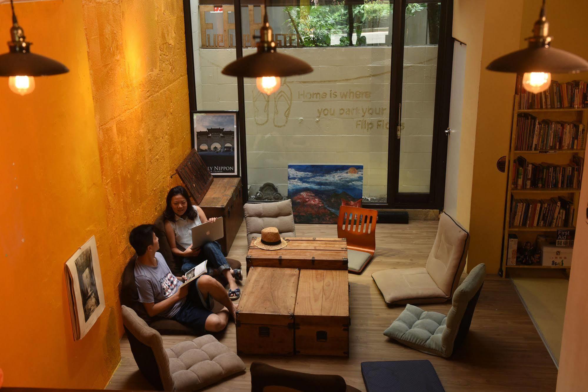 Flip Flop Hostel - Main Station Taipei Extérieur photo
