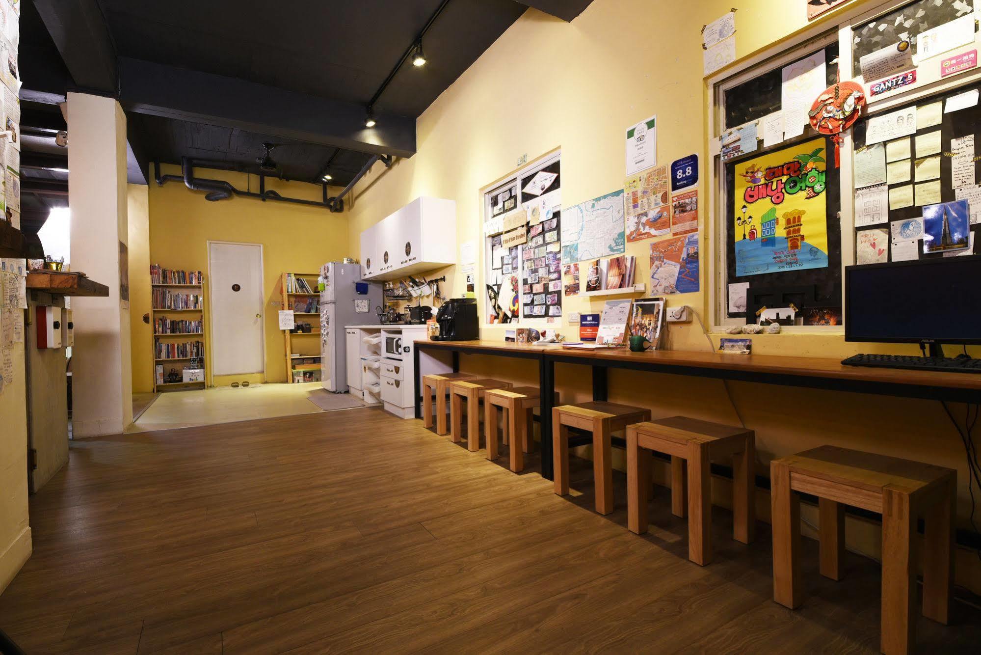 Flip Flop Hostel - Main Station Taipei Extérieur photo