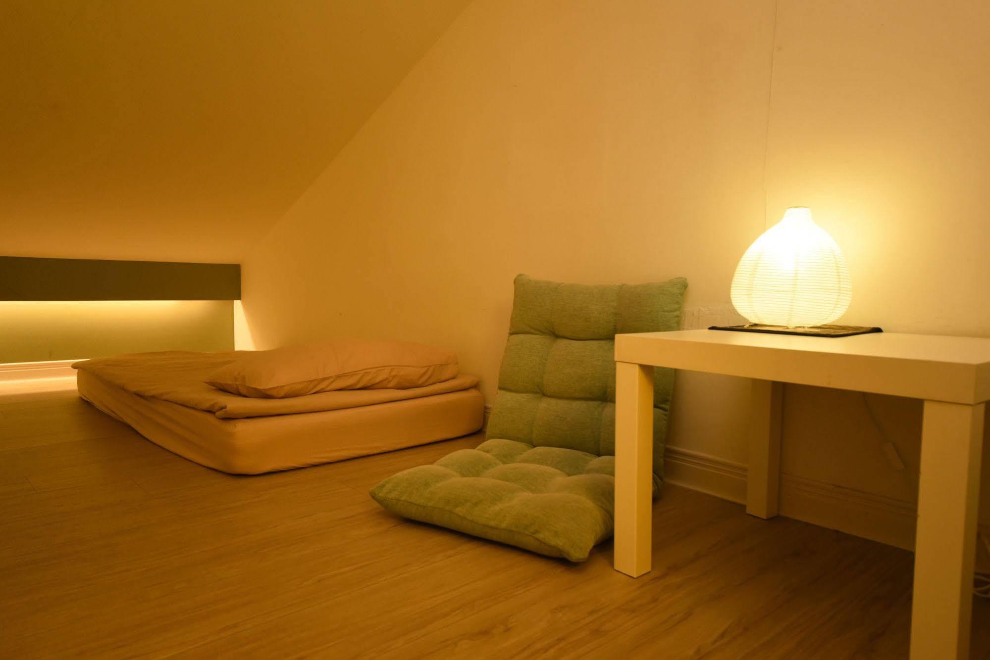 Flip Flop Hostel - Main Station Taipei Extérieur photo