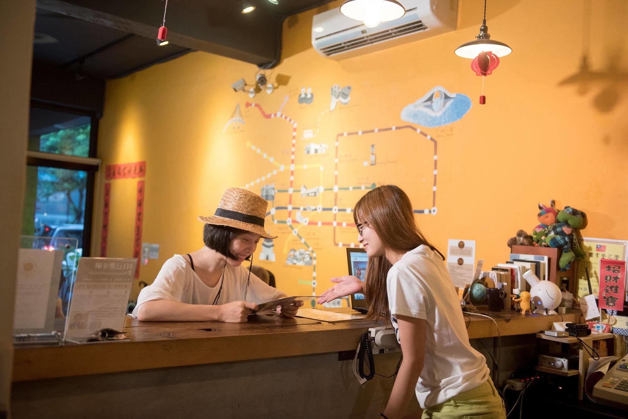 Flip Flop Hostel - Main Station Taipei Extérieur photo