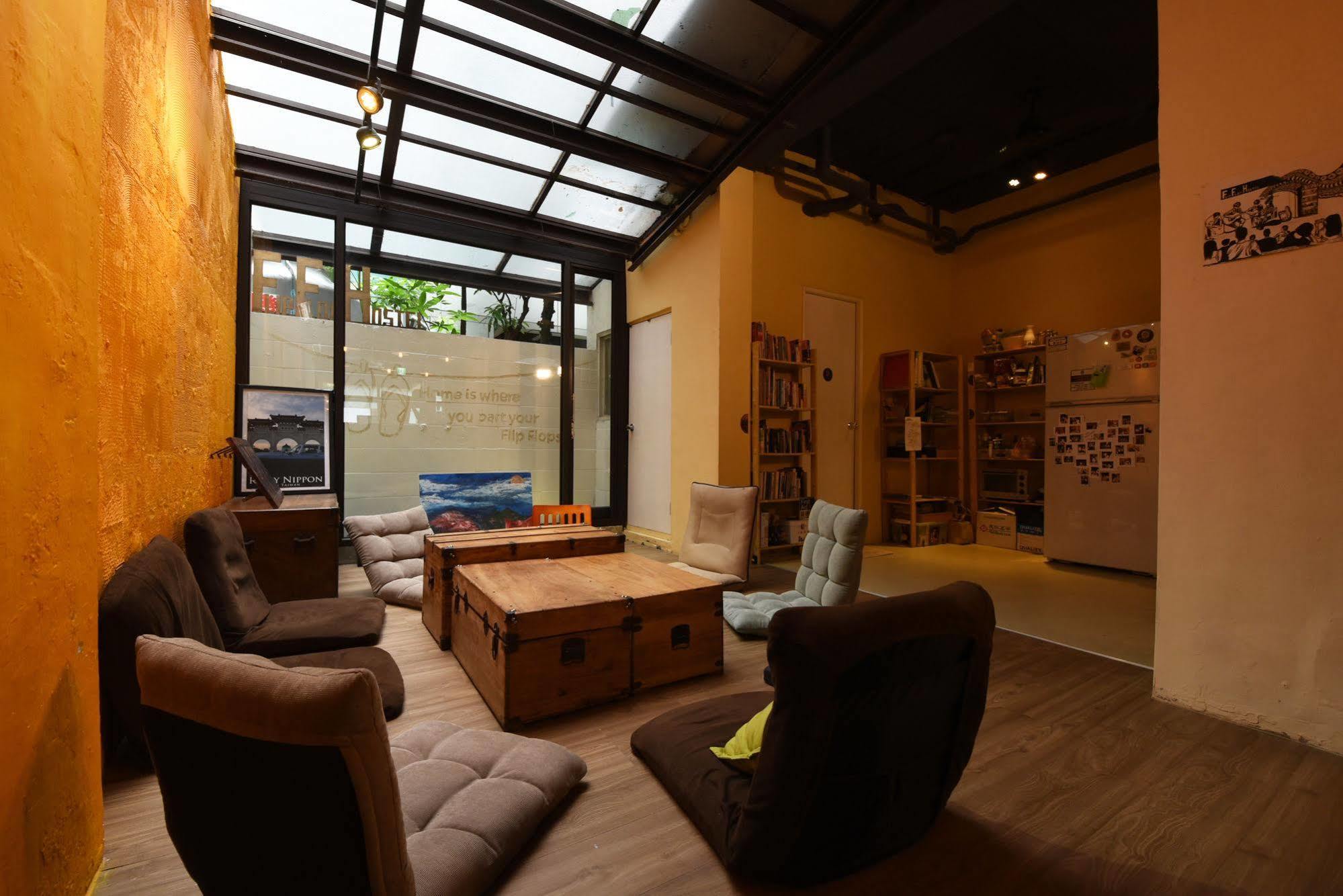 Flip Flop Hostel - Main Station Taipei Extérieur photo